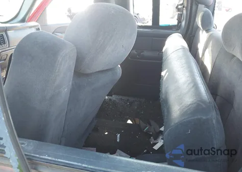 2001 Chevrolet Silverado 1500 Ls z USA, uszkodzony, nr VIN 1GCEC19VX1Z208353